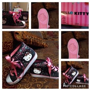 Girls size 4 hello Kitty sanrio shoes